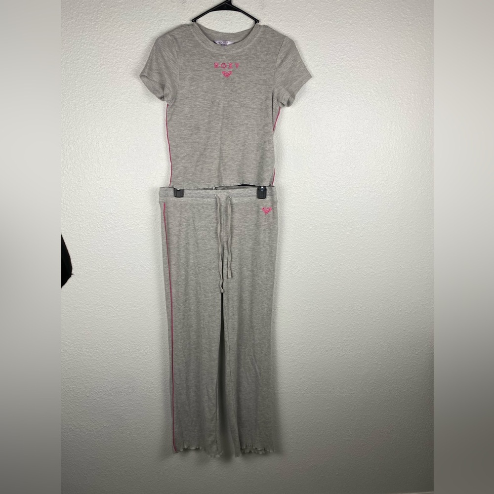 Roxy short-sleeve t-shirt & matching lounge pants set with pink trim and logos M